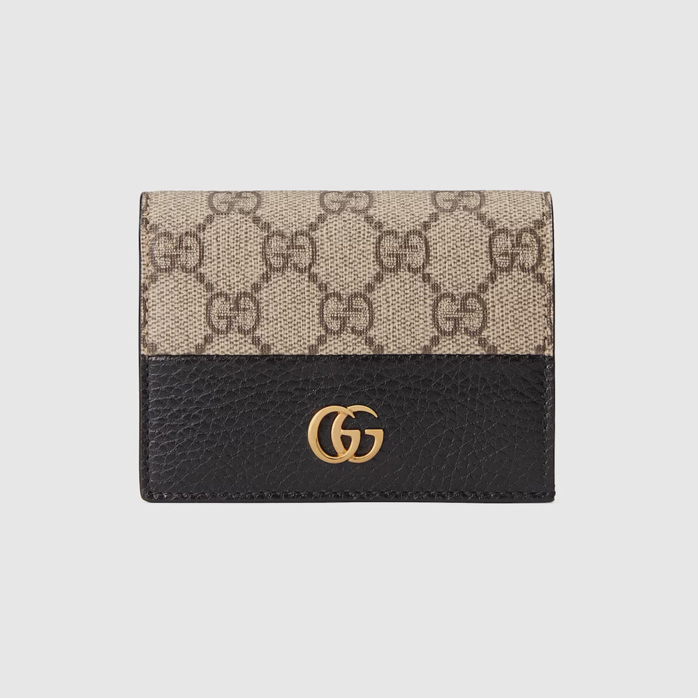 Gucci GG Marmont Card Case Wallet – 黑色皮革與 GG Supreme 布料結合，經典雙 G 標誌設計，兼具時尚與實用性。