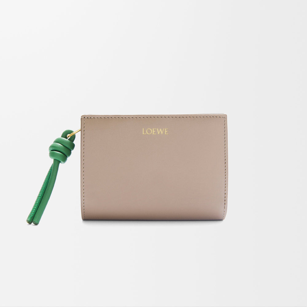 Loewe Knot compact wallet in shiny nappa calfskin (Sand/Tropical Green)