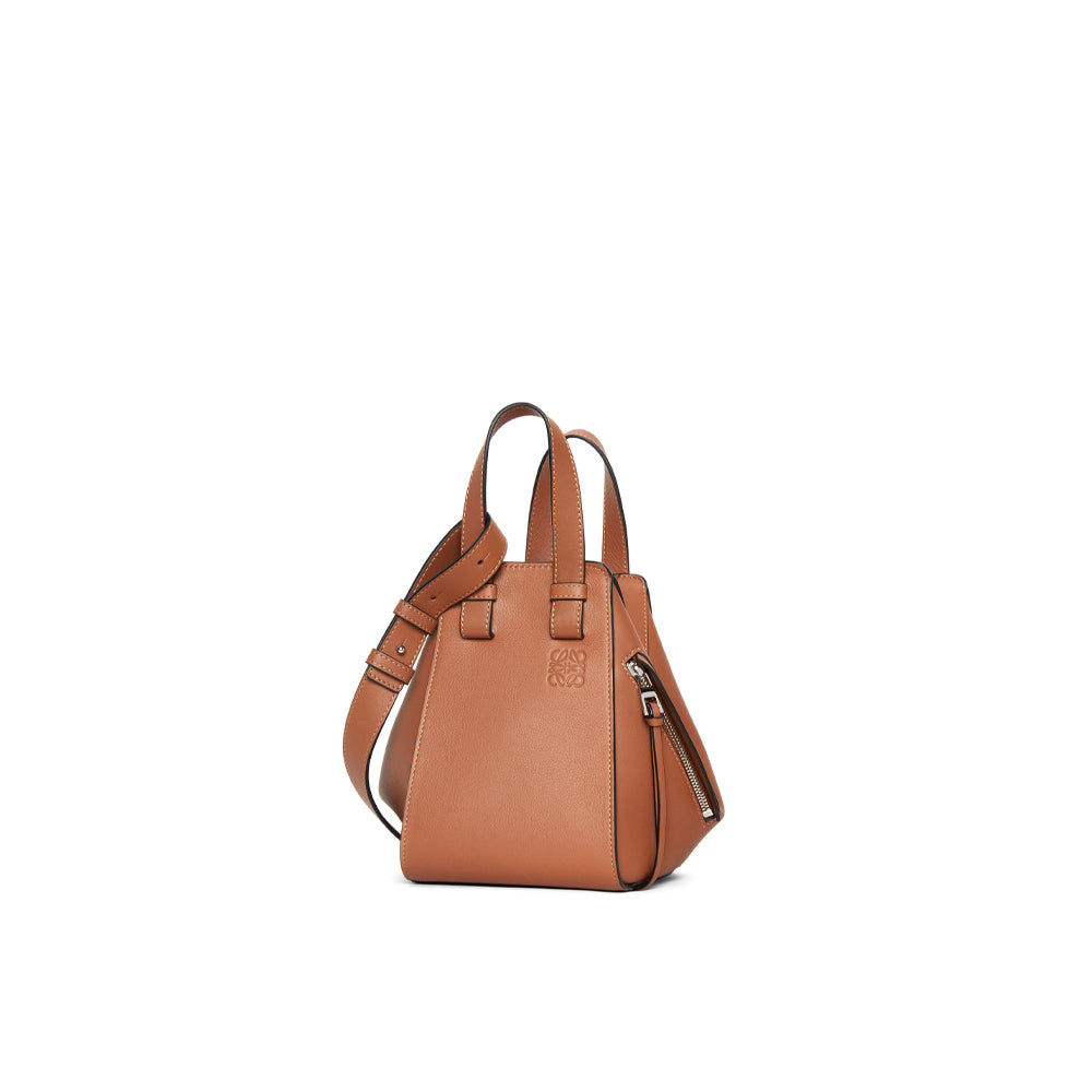 Loewe Compact Hammock bag in classic calfskin (Tan)