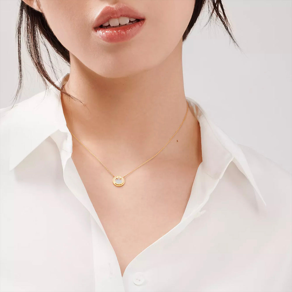 Tiffany &amp; Co. Tiffany T 18k 金鑽石和珍珠母圓形吊墜，16-18 英寸