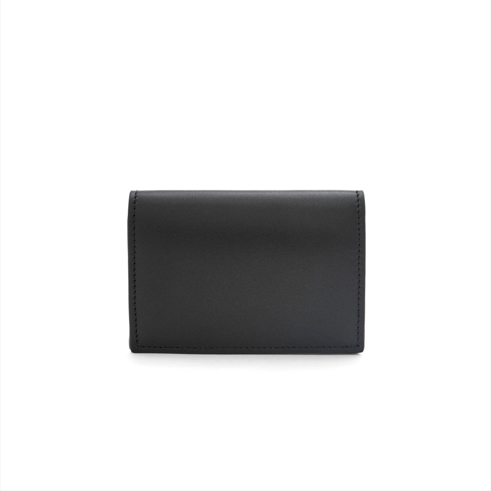 Loewe Slim Bifold Cardholder – 採用光滑小牛皮，極簡設計與實用卡槽結合，適合日常收納。